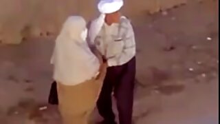 رائیڈنگ ڈک فل سیکسی ویڈیو سے پہلے چہرے سے پہلے منحنی گلف چوسنا