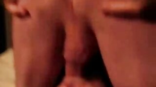 مشت زنی کرنے والا ویڈیو سیکسی بچہ orgasm کے لیے dildo کا استعمال کرتا ہے۔
