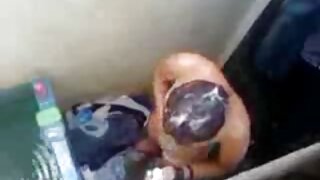 سنہرے بالوں والی سوتیلی ماں نوعمر گدا کھا ویڈیو سیکسی رہی ہے۔