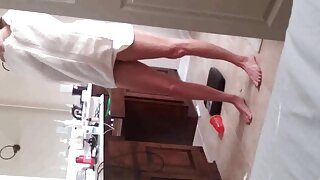سوتیلی ماں اور نوعمر تینوں میں لڑکوں کا سیکسی ویڈیو چہرے بنا رہے ہیں۔