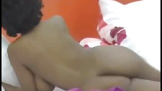 رینیا بیلے چہرے کے ساتھ عوامی مقامات پر سیکس ویڈیو مووی چل رہی ہے۔