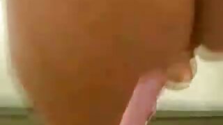 Adriana Aspen کی چپچپا لوکل سیکسی بوجھ لڑکی سہ نگلتا ہے